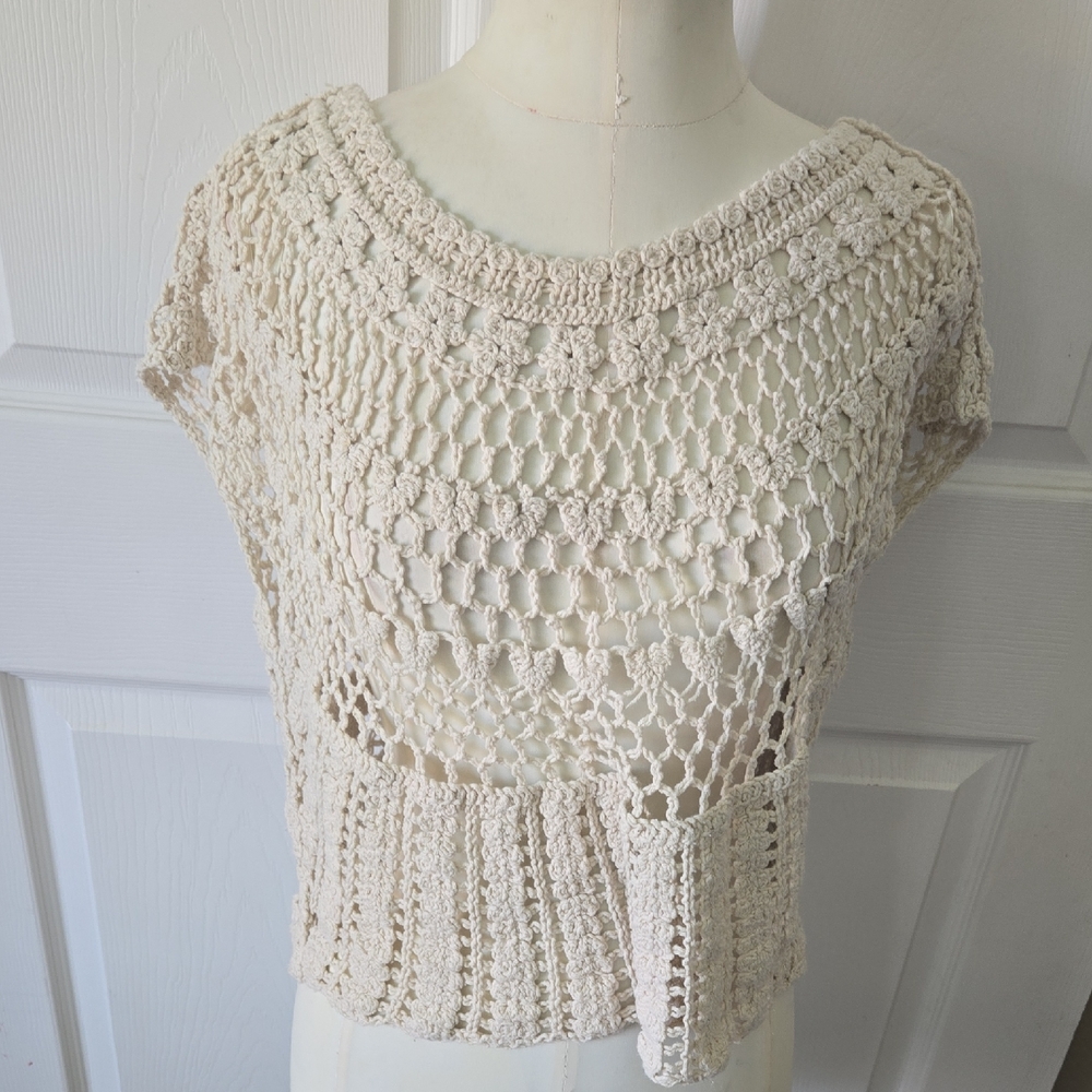 Cotton Candy Beige Crochet Blouseโ